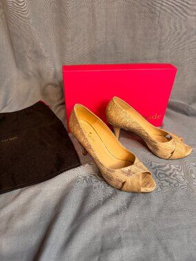 Kate Spade Billie Peep Toe Heels Size 7 Gold Wash Lizard Print w/ Box & Dust Bag